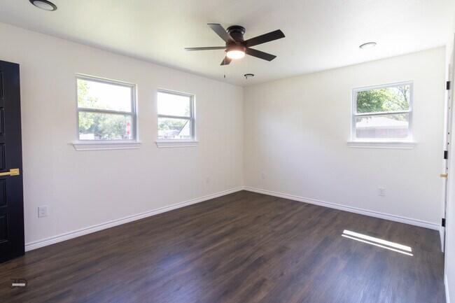 Foto del edificio - 1310 Eleanor St