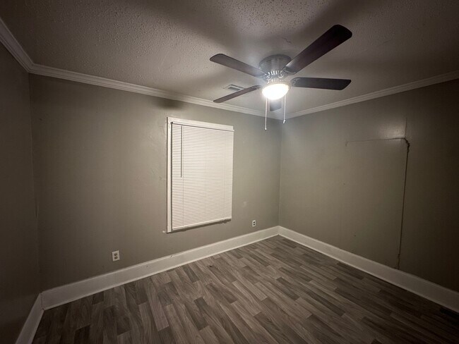 Foto del edificio - 2 Bed House! COMING SOON! DEPOSIT-FREE Renting option thru OBLIGO! Deposit Alternative available