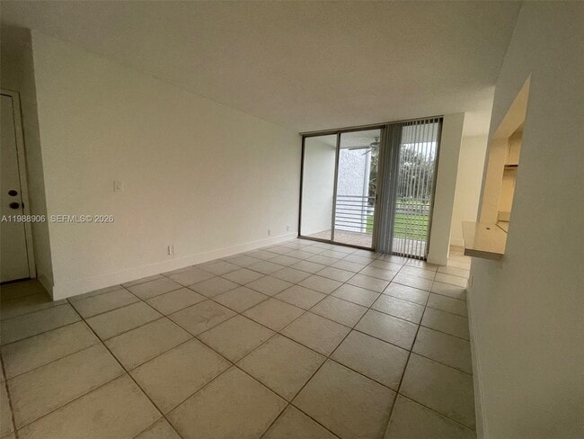 Foto del edificio - 9441 Live Oak Pl
