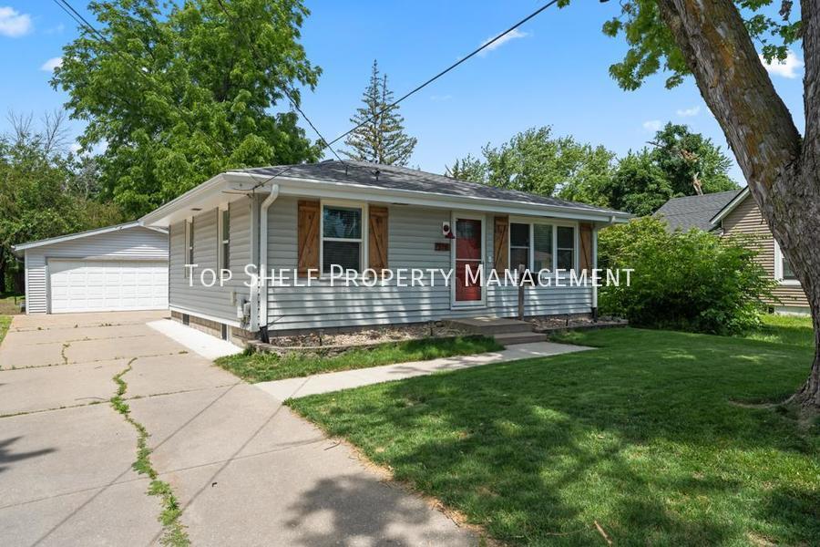 Primary Photo - 218 SW Des Moines St