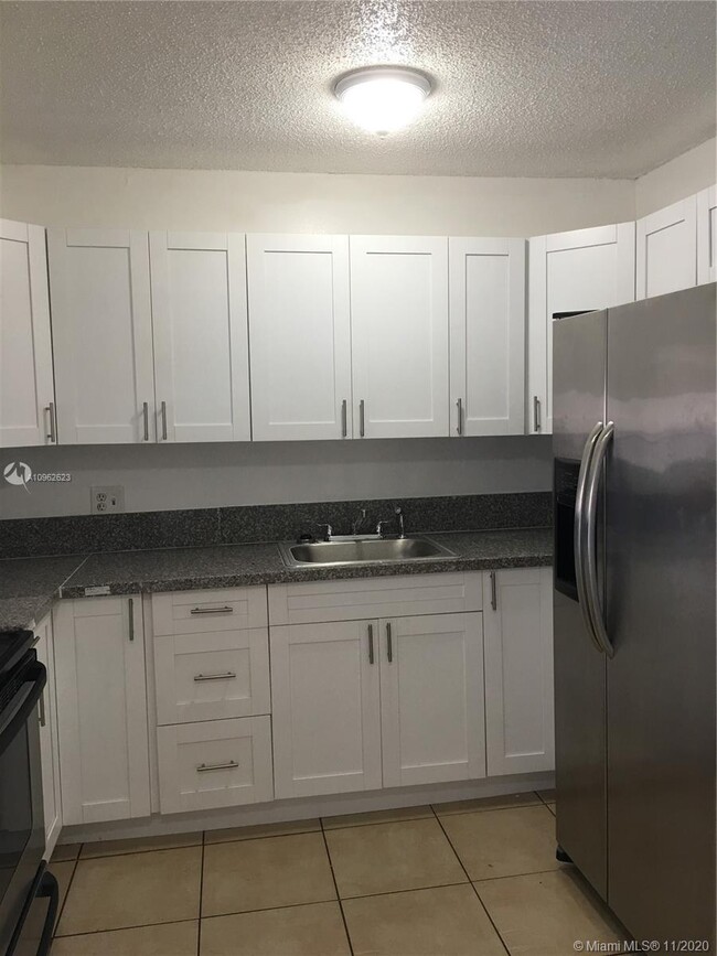 Building Photo - 3243 Coral Ridge Dr