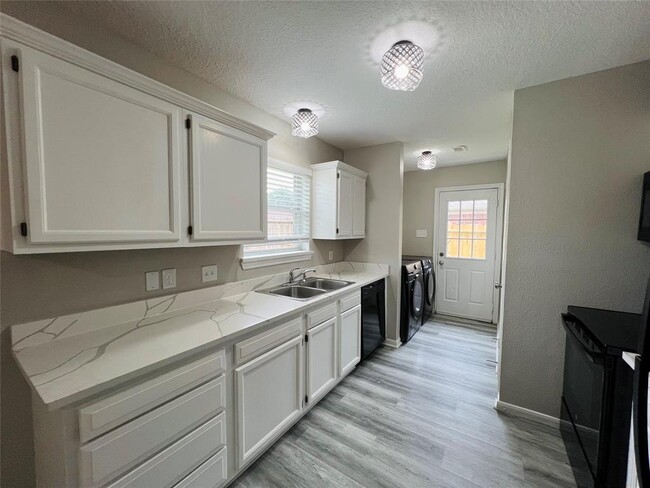 Foto del edificio - 5344 Tallowpine Terrace