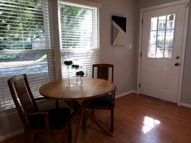 Building Photo - Beautiful Updated 1 bd/1ba Condo in Villas...