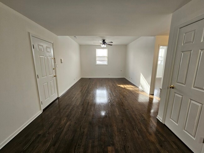 Building Photo - 4034 N Milwaukee Ave