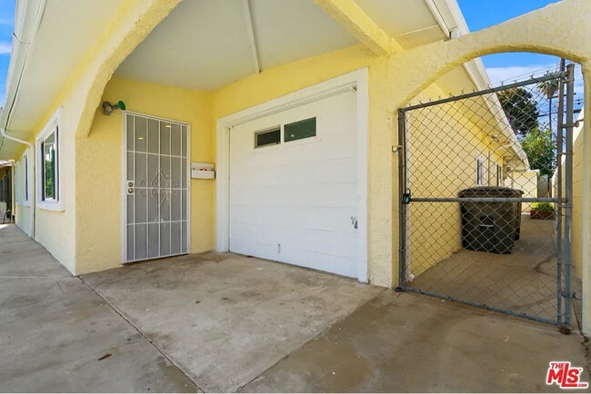 Photo - 430 E 184th St House