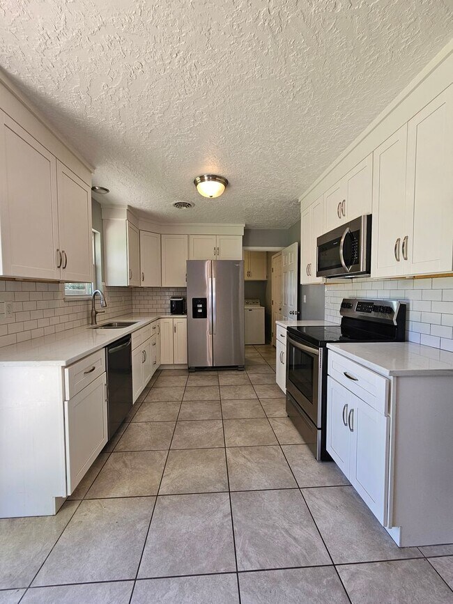 Foto del edificio - (3) Bed/(1.5) Bath in Core Norman Avail NOW!