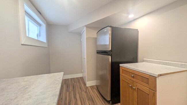 Building Photo - 46050 Camrose Ave