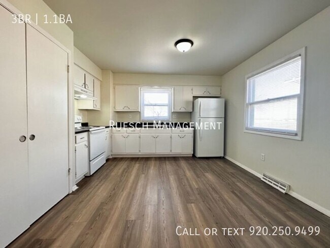 Foto del edificio - Beautiful 3 Bedroom 1.5 Bath Townhome Avai...