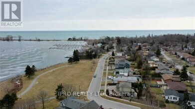 Building Photo - 730 Breezy Dr