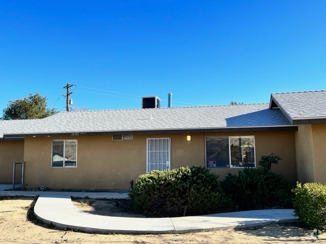 Building Photo - 58785 Barron Dr