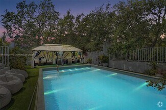 Building Photo - 3861 Kumquat Ave