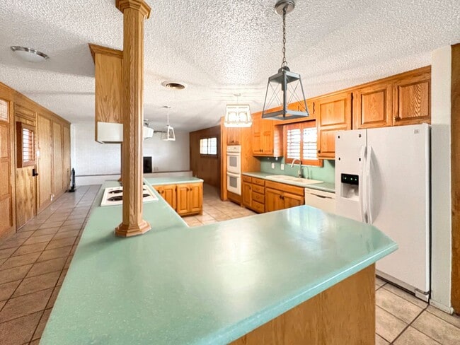 Building Photo - 1026 E Highland Dr
