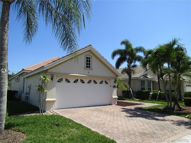 Building Photo - 827 SW Lake Charles Cir