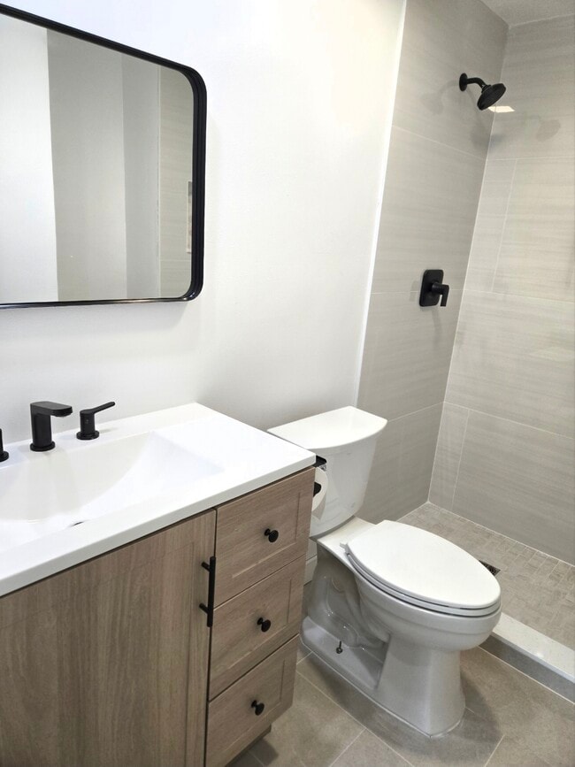 Foto del edificio - 5347 Emerald Isle Dr