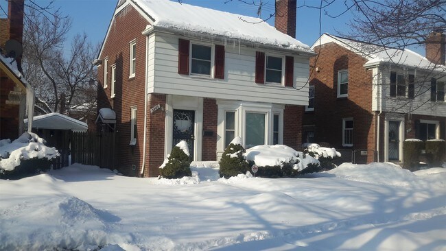 Building Photo - 5749 Bluehill St