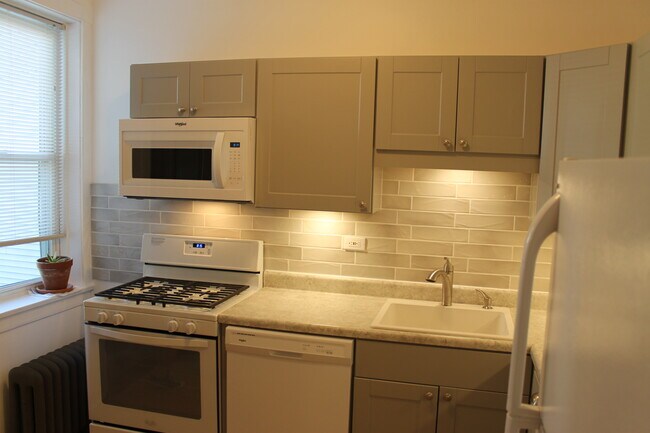 Updated Kitchen - 4850 N Rockwell St