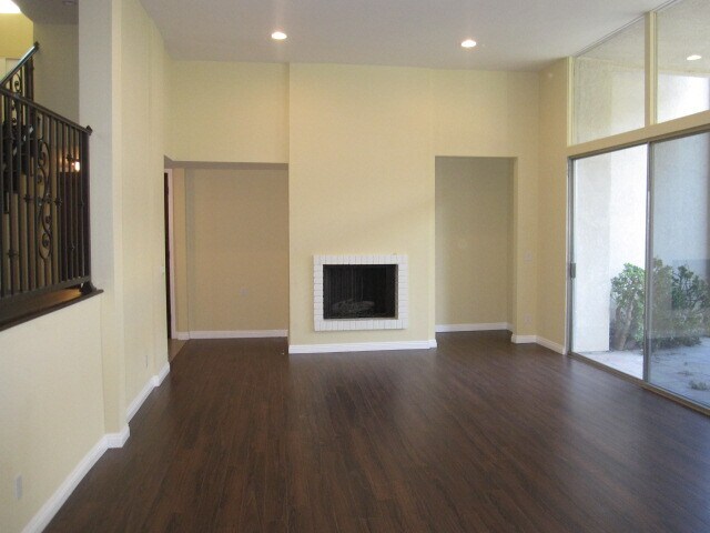 Building Photo - 5274 Lindley Ave