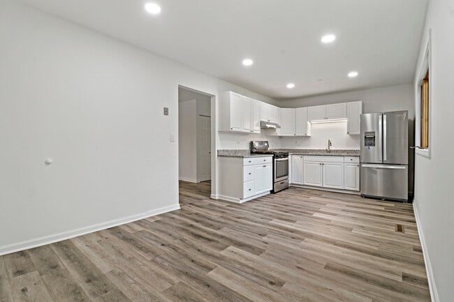 Building Photo - 1180 Larkdale Row