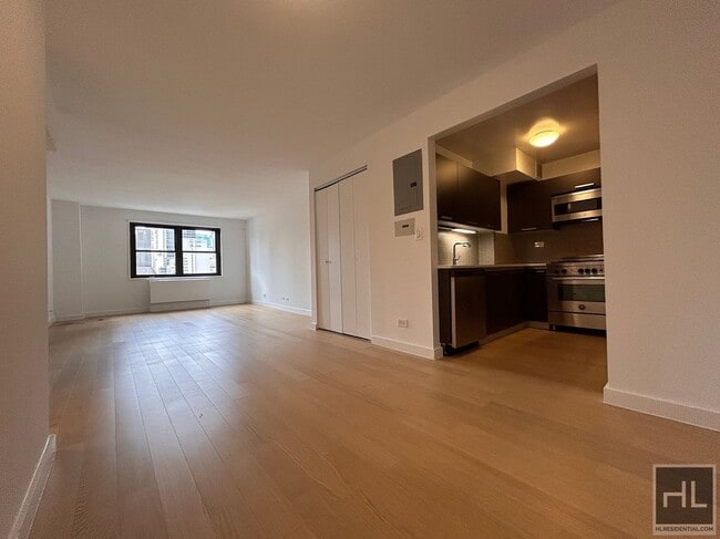 Building Photo - East 39th Street