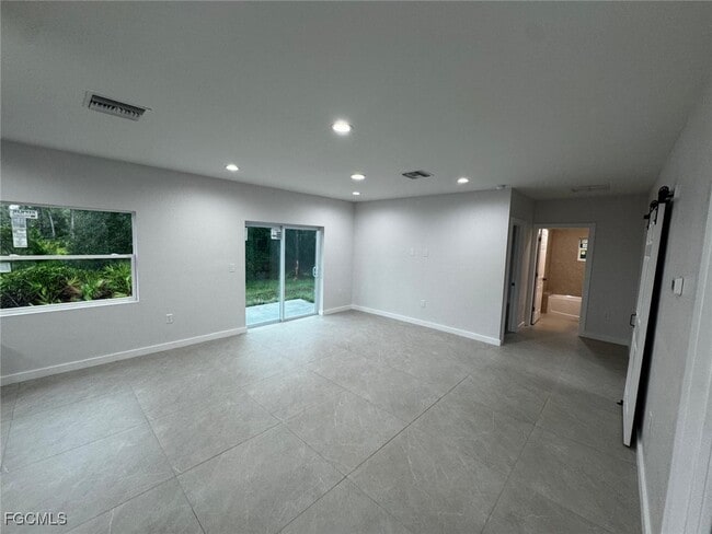 Building Photo - 27380 Sandrala Dr