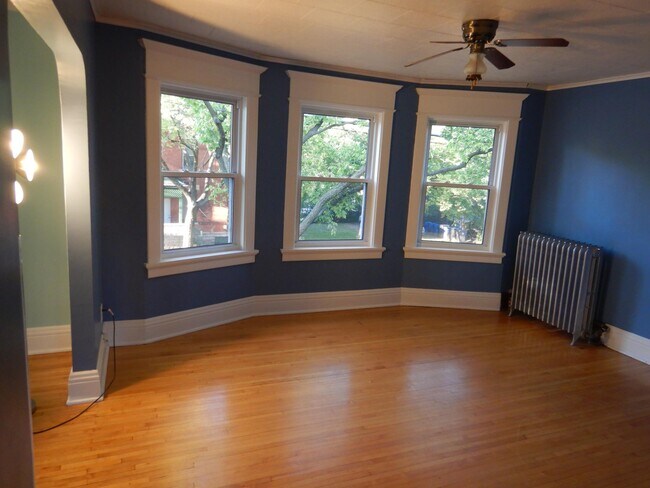 Dining room - 898 Burr St