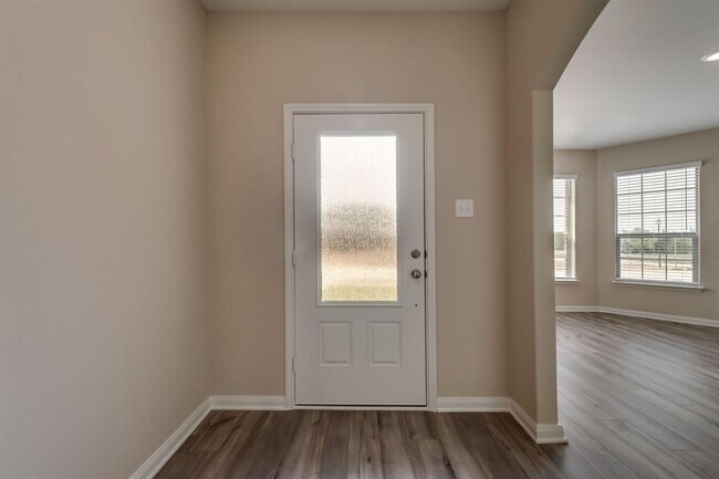 Building Photo - 1901 Dahlia Way