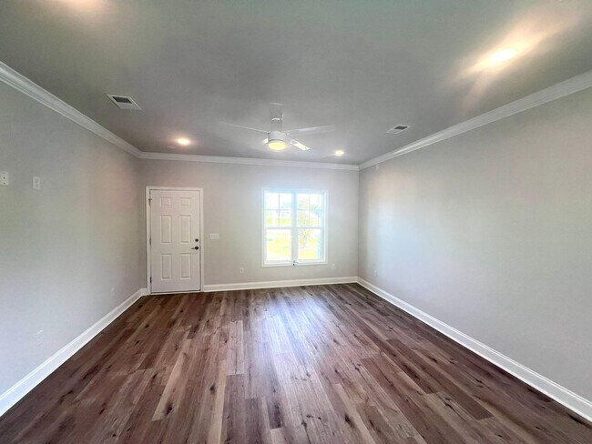 Building Photo - Market Common - Pet Friendly 2 Bedroom, 2....