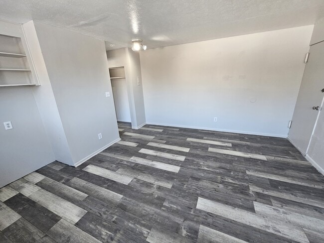 Building Photo - 1845 Cliffview Rd