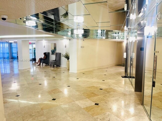 Foto del edificio - 1000 Parkview Dr