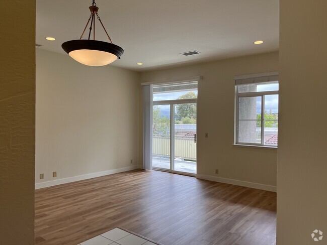 Building Photo - 654 N Santa Cruz Ave
