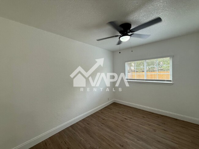 Photo - 4019 Sunrise Bluff Dr House