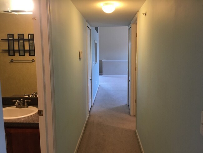 Building Photo - 204 Riversedge Dr