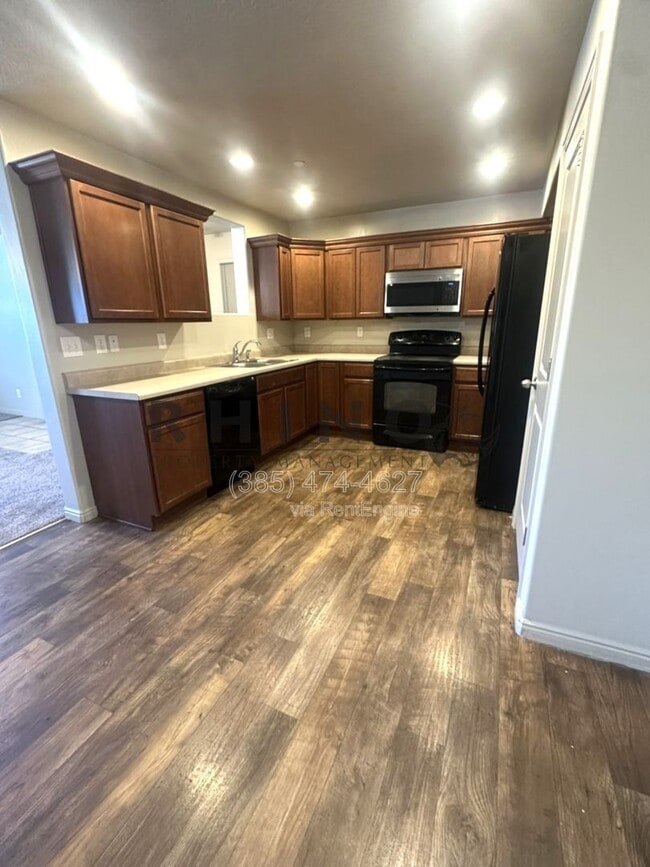 Building Photo - 6941 Village River Ln