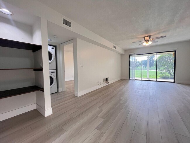Foto del edificio - 2061 Keystone Dr