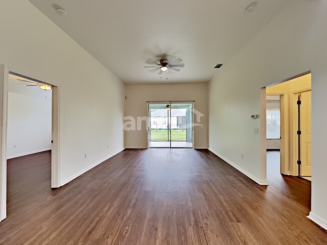 Foto del edificio - 6424 Bridgecrest Dr