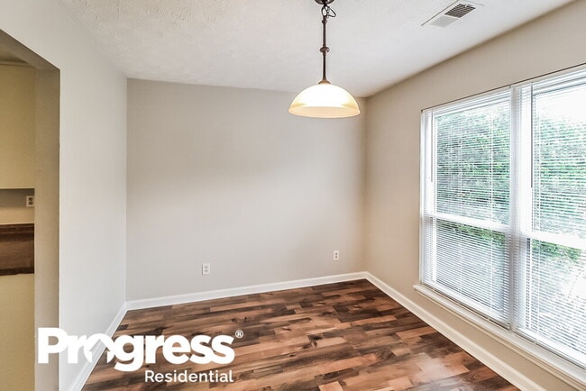 Foto del edificio - 2468 Mistletoe Ln SW