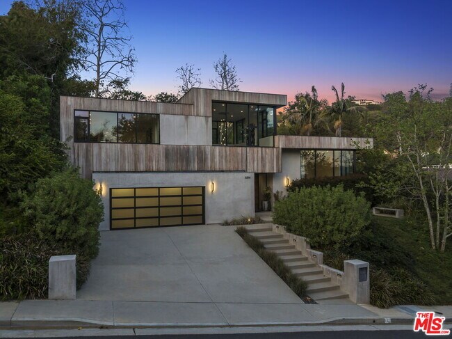 Building Photo - 3254 Hutton Dr