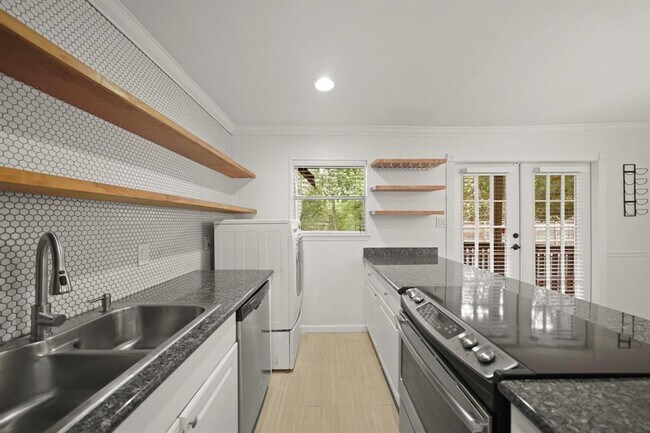 Building Photo - 8285 Kingsbrook Rd
