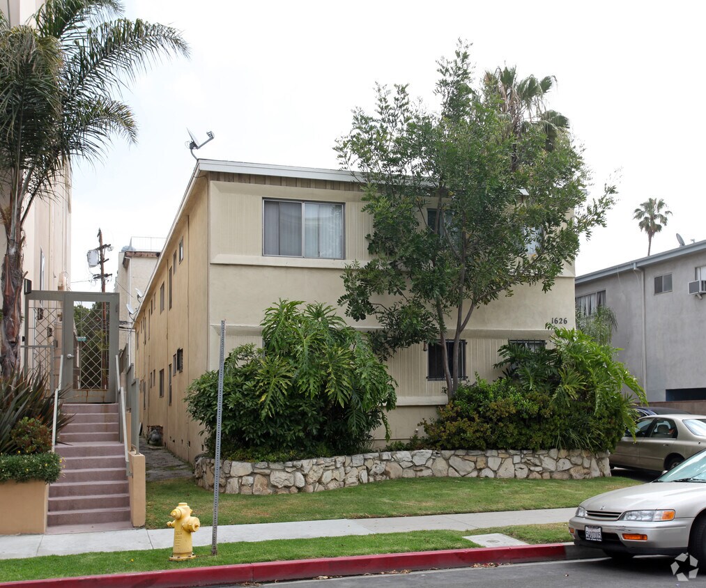 Building Photo - 1626 Barry Ave