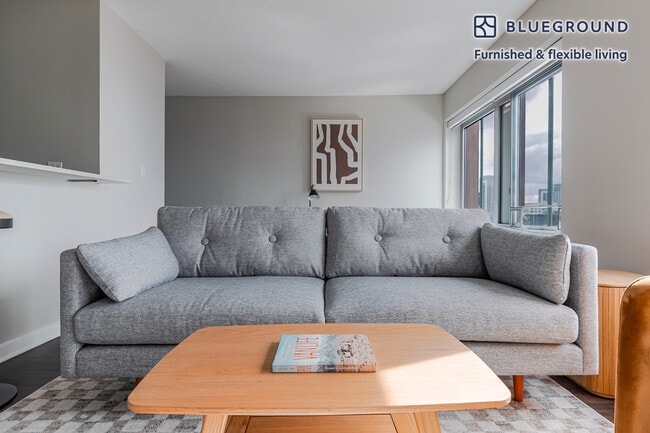 Building Photo - 121 W Chestnut St