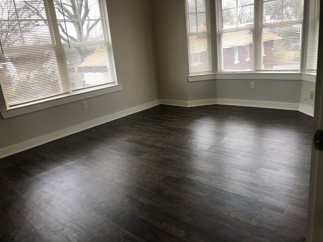 Photo - 1667 Parktown Pl House