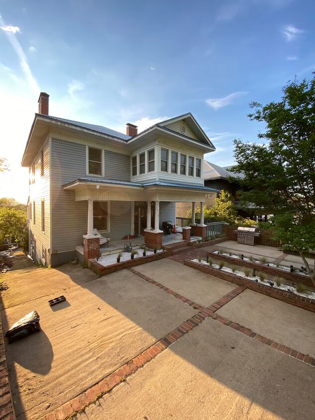 Foto principal - 1904 16th Ave S
