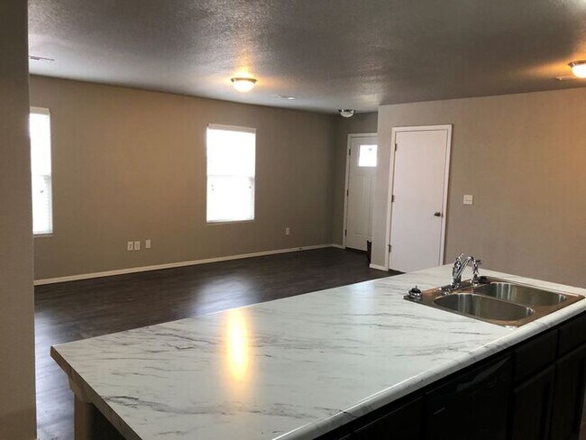Building Photo - Three Bedroom | Two Bath Duplex in Holland...