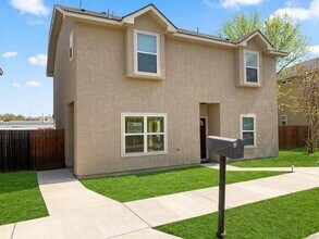 Building Photo - 622 Meadow Arbor Ln