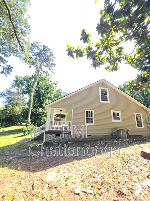 Photo - 220 Hillside Dr House