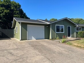 Building Photo - 595 Mar Loop