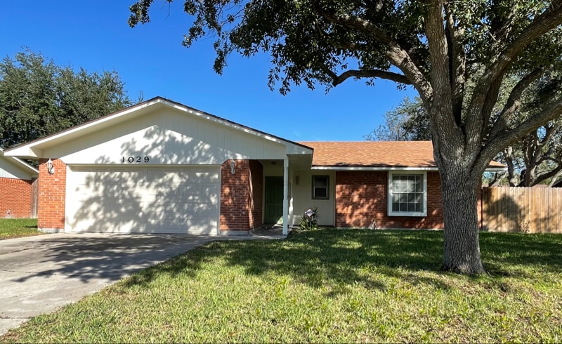 Primary Photo - 1029 E Williamson Ave