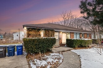 Building Photo - 924 Lutz Ave