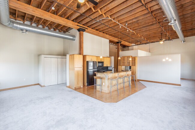 Building Photo - 141 N Water St