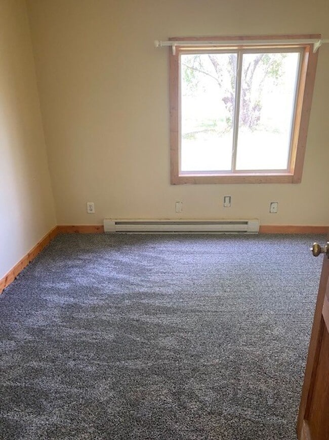 Building Photo - 3 Bedroom 1 Bathroom Single Family Home in...